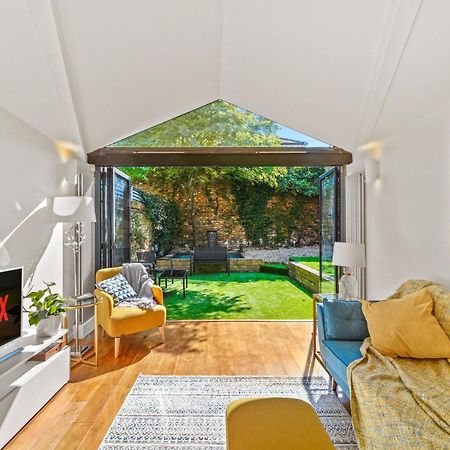 3 Bedroom Mews Home - Clapham Common - Free Private Parking - Sleeps 5 - Newly Refurbished - Sweetpea & Pillow Properties Londra Esterno foto