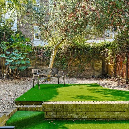 3 Bedroom Mews Home - Clapham Common - Free Private Parking - Sleeps 5 - Newly Refurbished - Sweetpea & Pillow Properties Londra Esterno foto