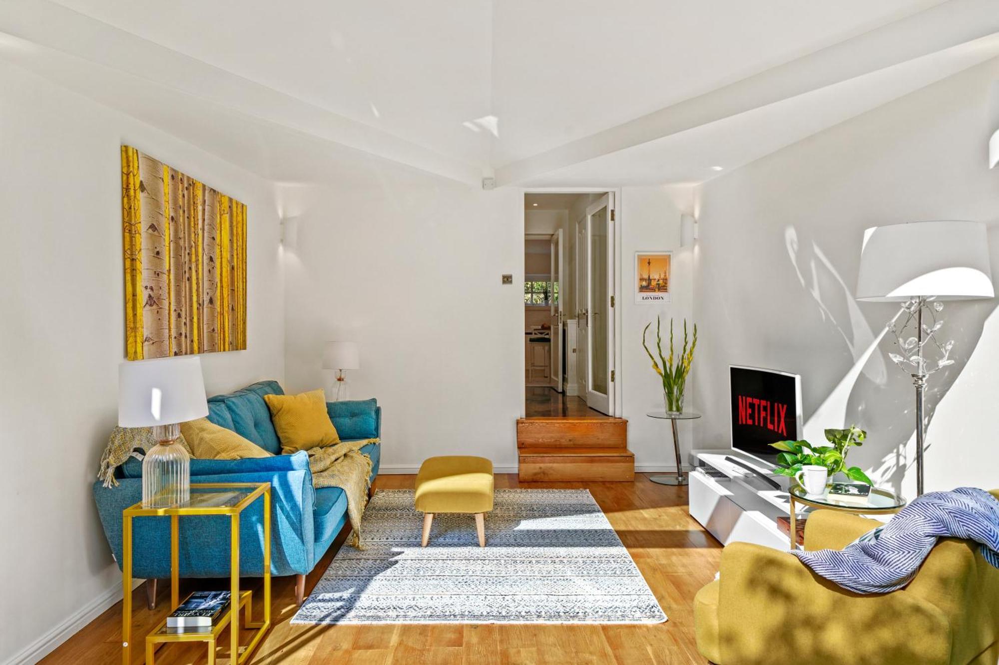 3 Bedroom Mews Home - Clapham Common - Free Private Parking - Sleeps 5 - Newly Refurbished - Sweetpea & Pillow Properties Londra Esterno foto