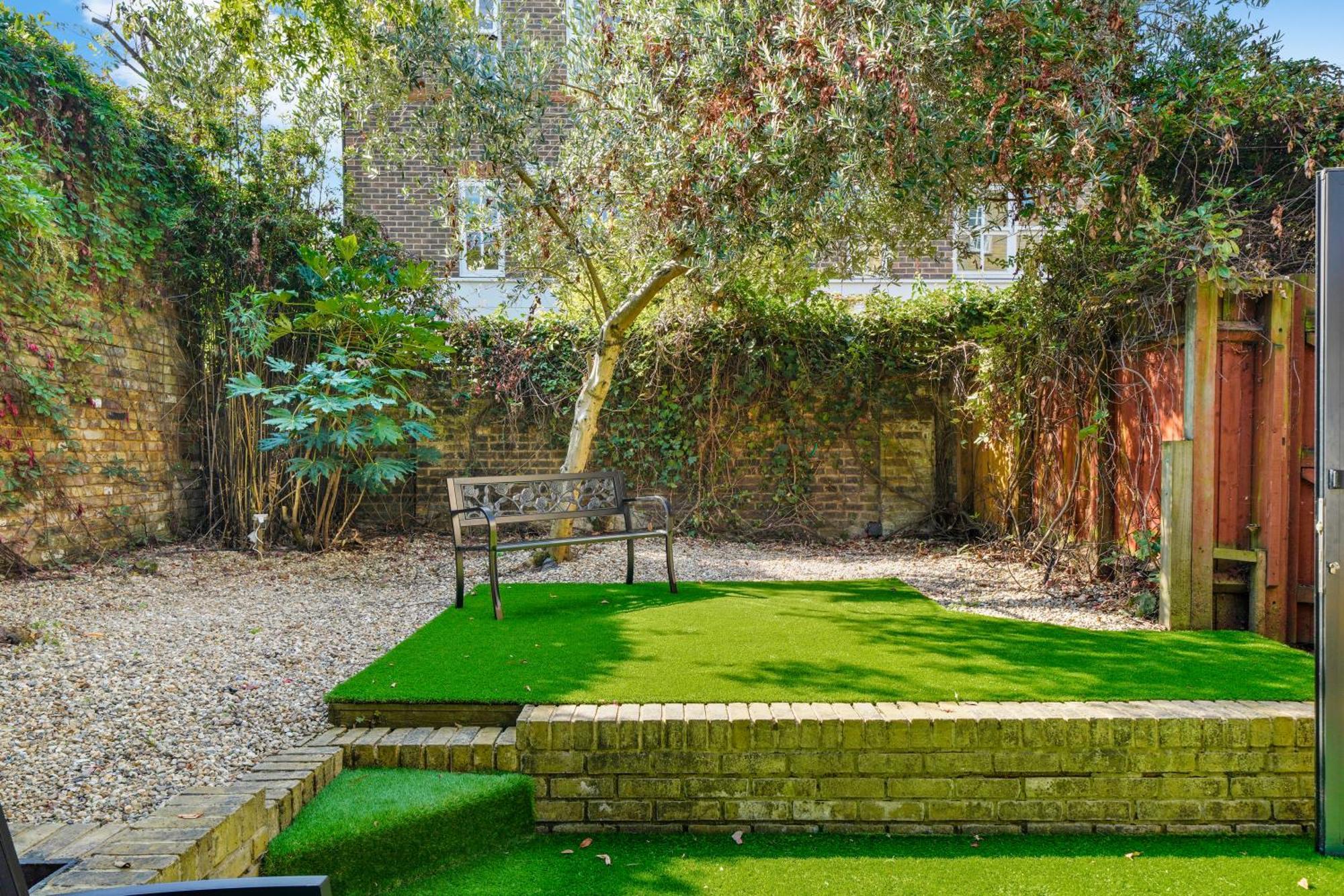 3 Bedroom Mews Home - Clapham Common - Free Private Parking - Sleeps 5 - Newly Refurbished - Sweetpea & Pillow Properties Londra Esterno foto