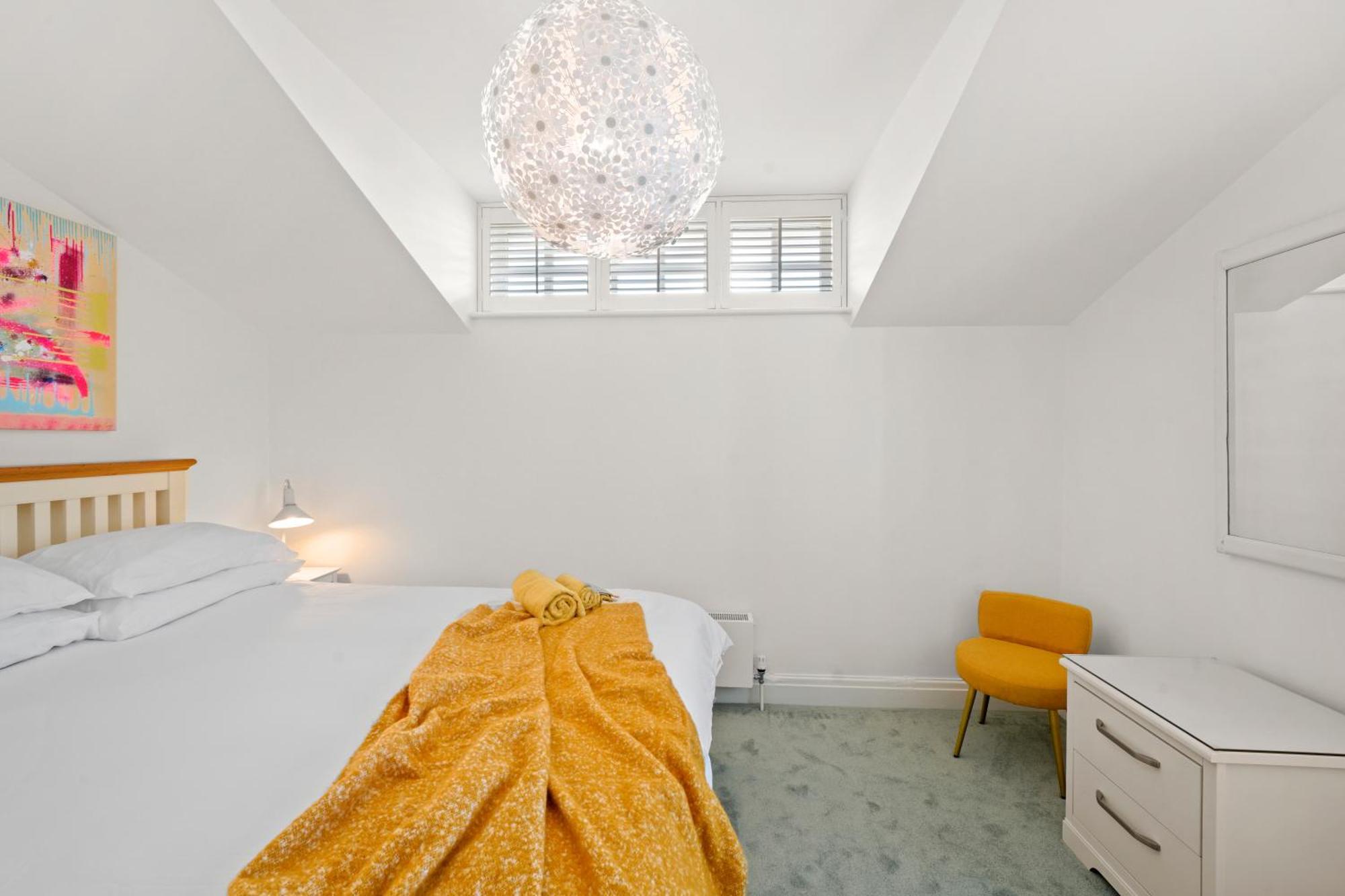 3 Bedroom Mews Home - Clapham Common - Free Private Parking - Sleeps 5 - Newly Refurbished - Sweetpea & Pillow Properties Londra Esterno foto