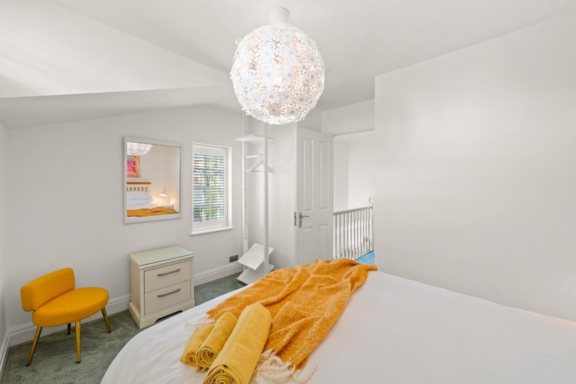 3 Bedroom Mews Home - Clapham Common - Free Private Parking - Sleeps 5 - Newly Refurbished - Sweetpea & Pillow Properties Londra Esterno foto