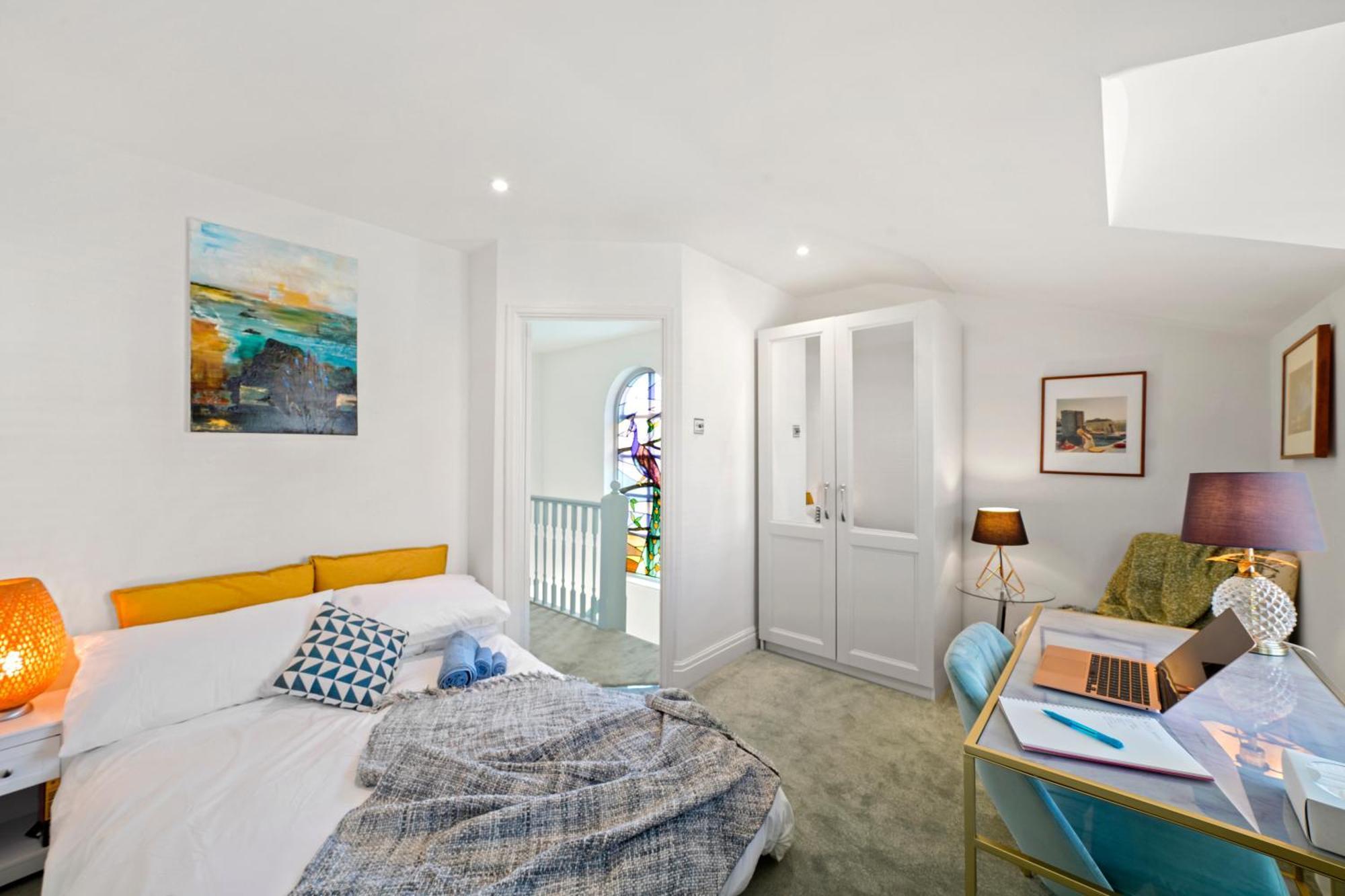 3 Bedroom Mews Home - Clapham Common - Free Private Parking - Sleeps 5 - Newly Refurbished - Sweetpea & Pillow Properties Londra Esterno foto